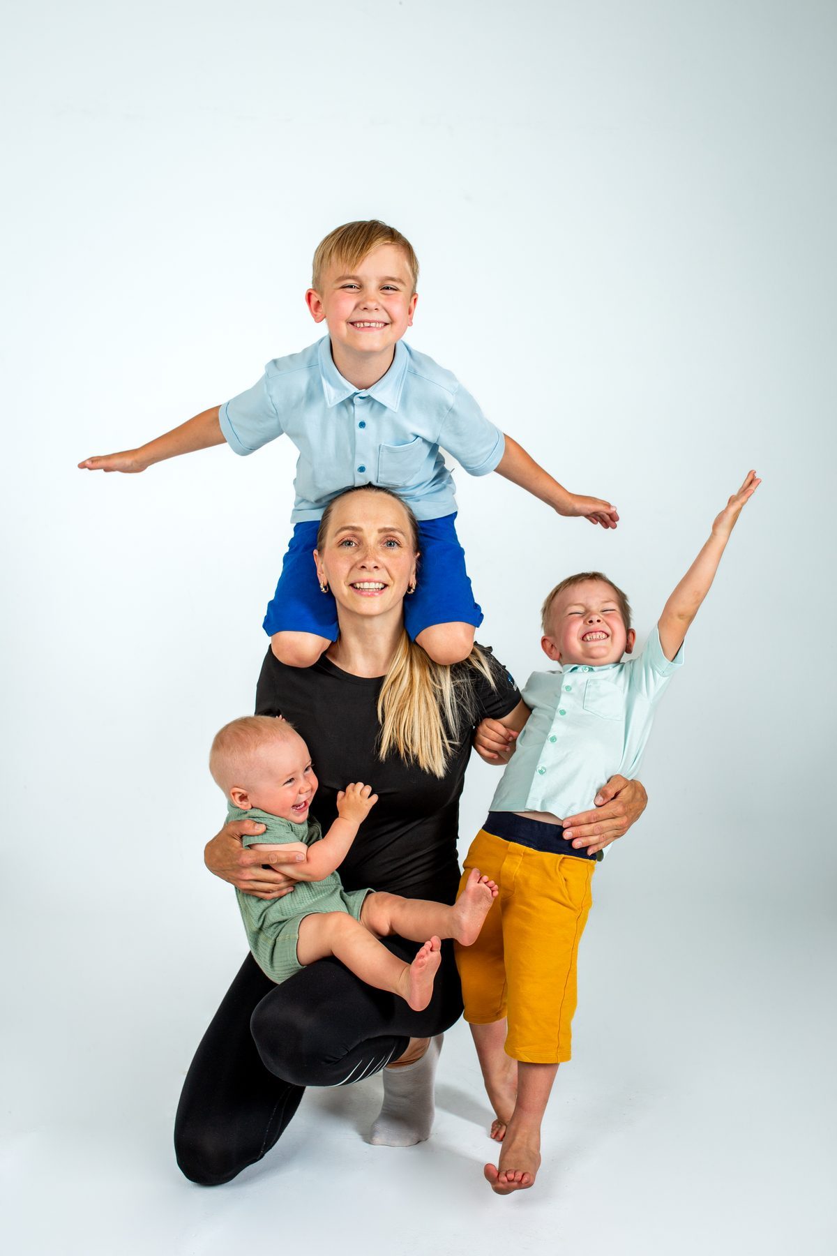 5 Easy Acrobatics Moves for Toddlers